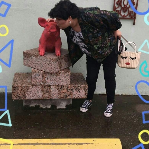 Meet your Posher, Jessica - Picture 3 of 3